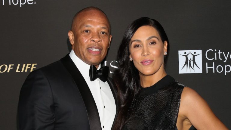Dr. Dre’s Ex-Fiancée Michel’le Denies Gay Allegations Involving 2Pac – HipHopDX Dr. Dre’s Ex-Fiancée Michel’le Denies Gay Allegations Involving 2Pac – HipHopDX