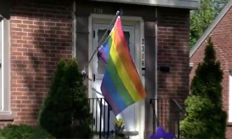 Gay couple’s Pride flag stolen from outside their home. But the story doesn’t end in disaster, for once – Yahoo Eurosport UK Gay couple’s Pride flag stolen from outside their home. But the story doesn’t end in disaster, for once – Yahoo Eurosport UK