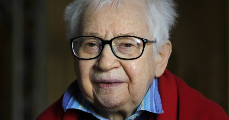 Gay rights pioneer and photojournalist Kay Tobin Lahusen dies at 91 – NBC News Gay rights pioneer and photojournalist Kay Tobin Lahusen dies at 91 – NBC News