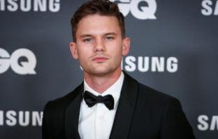 ‘Green Lantern’: Jeremy Irvine Set to Play Gay Superhero Alan Scott – Inside NoVA ‘Green Lantern’: Jeremy Irvine Set to Play Gay Superhero Alan Scott – Inside NoVA